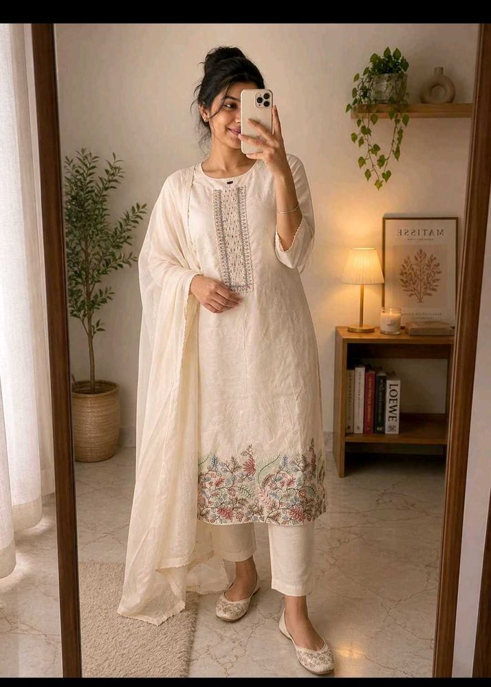 Elegant ivory kurta set with dupatta