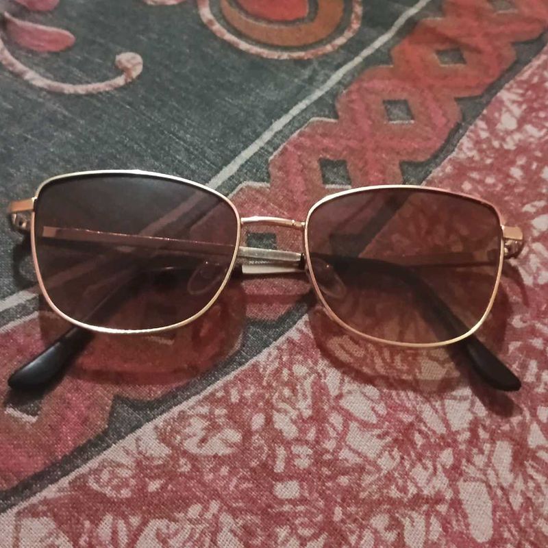 Classic Gold Frame Sunglasses