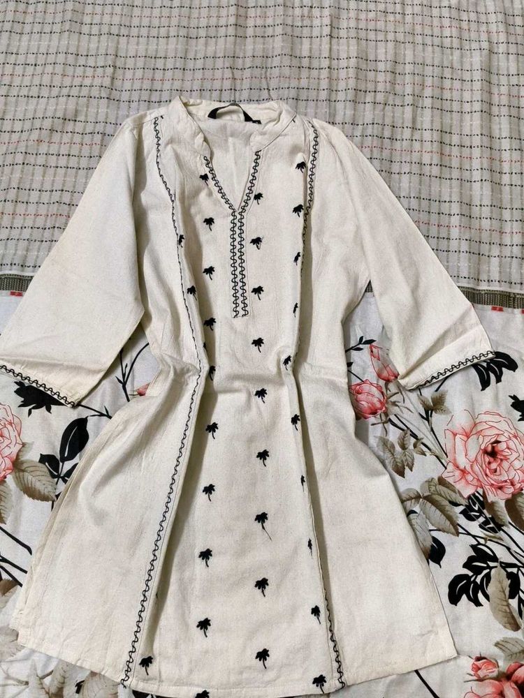 Off-White Kurta with Black Palm Tree Embroidery
