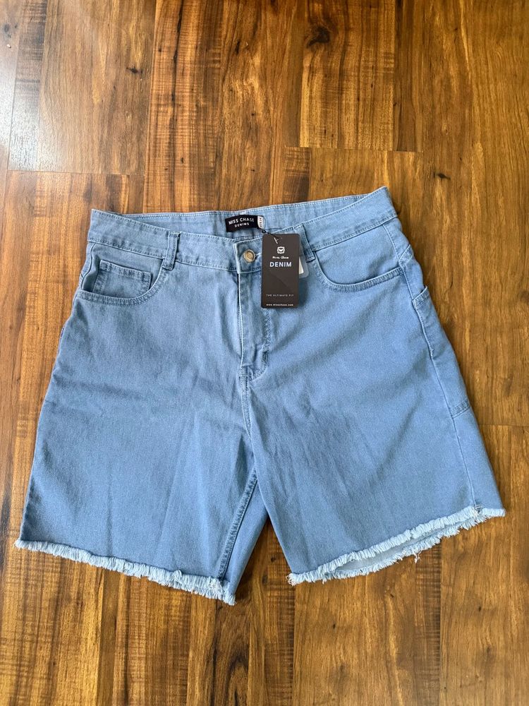 Women Light Wash Denim Cut-Off Shorts