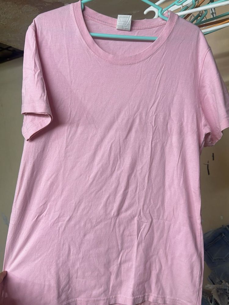 pink tshirt