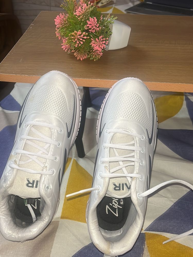 Ziplite Sports Shoes White And Gray Air Comfortable Shoes Size 7