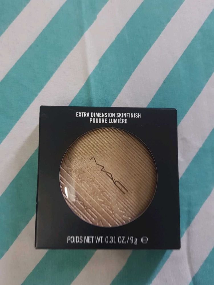MAC Extra Dimension Skinfinish Highlighter