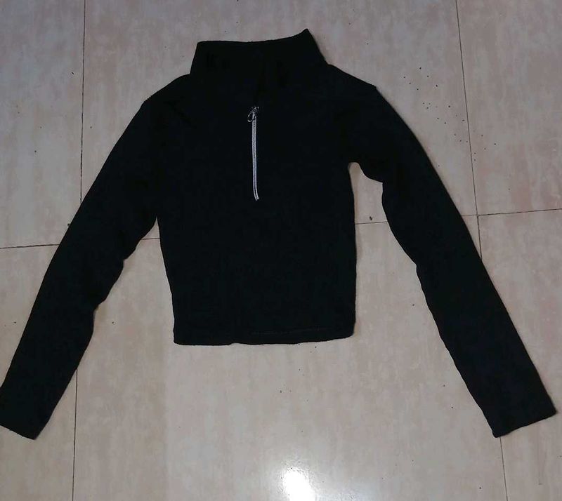 Black Zip-Up Cropped Top fitted