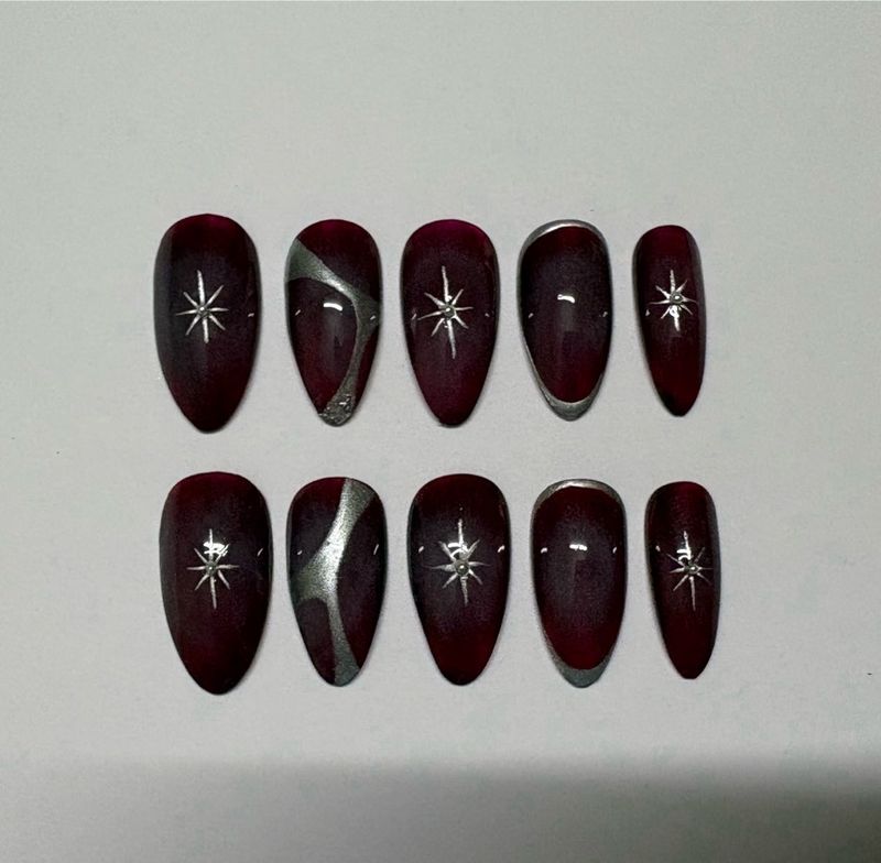 Press-On Nails - Burgundy &amp; Silver