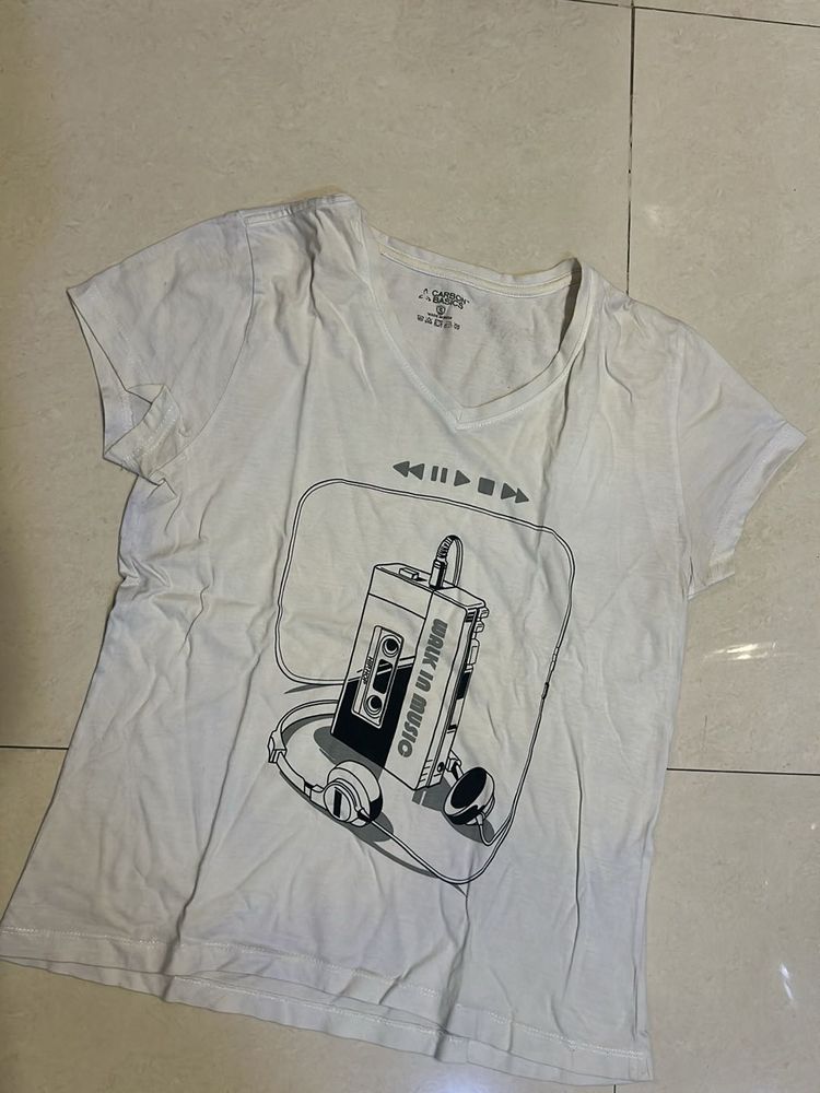 basic white tshirt