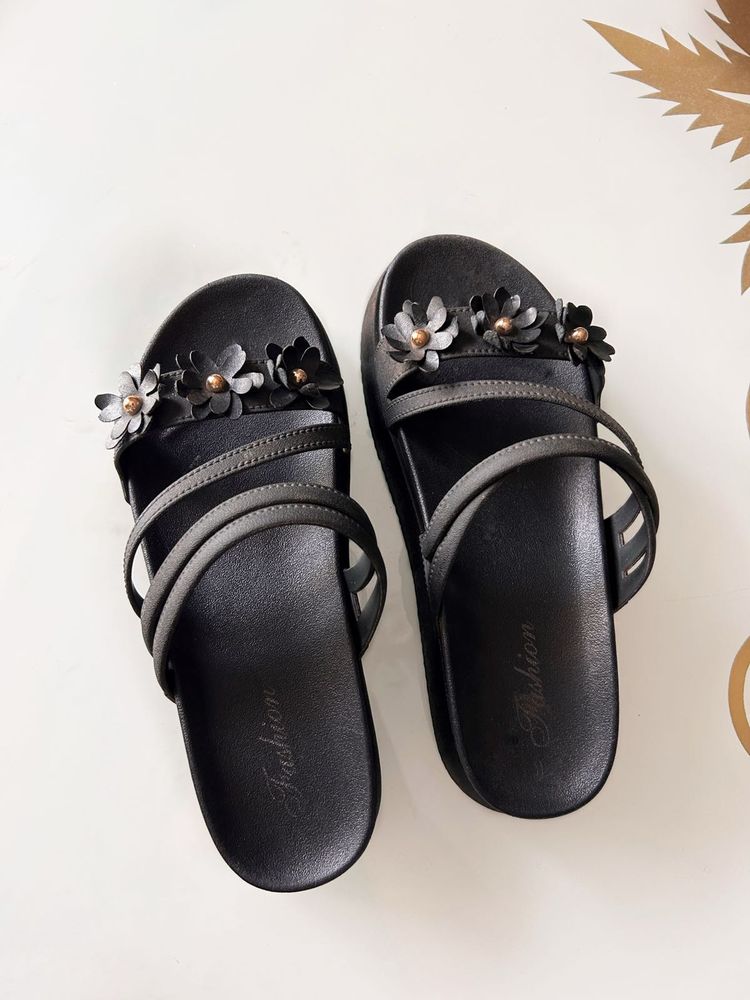 BLACK SANDALS| SIZE:39