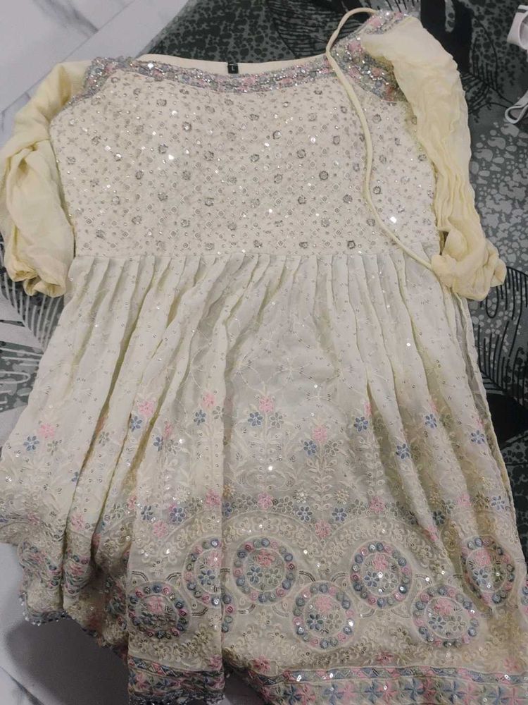 Elegant Cream Kurta Set with Intricate Embellishme
