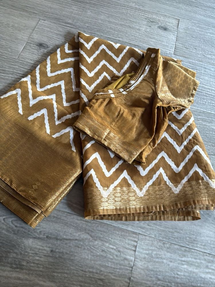 Elegant Gold &amp; White Saree with Blouse