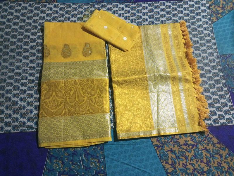 Elegant Yellow Saree with Intricate Gold Border
