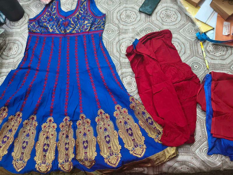 New Blue Embroidered Kurta Set in 38 bust