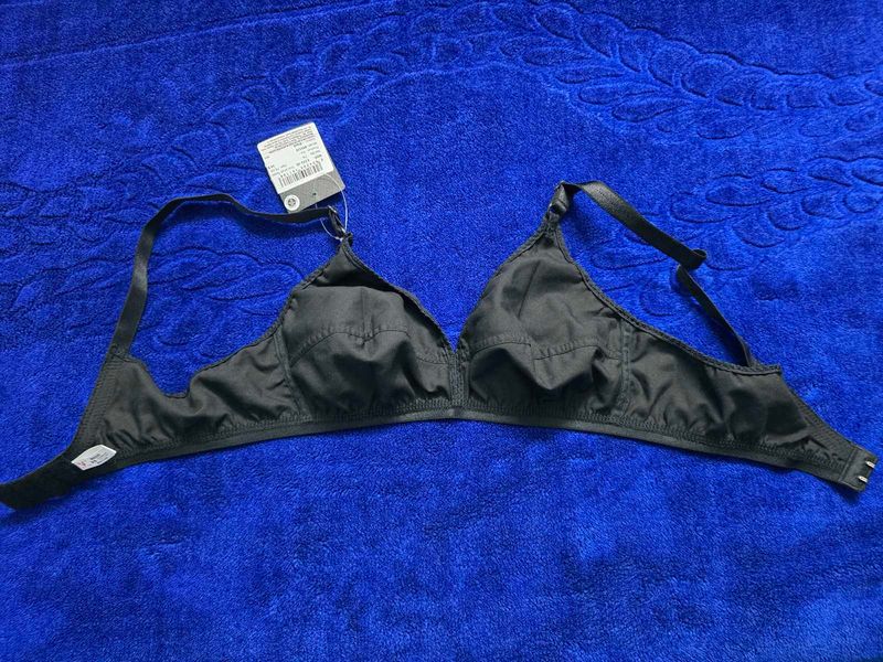 Classic Black Bra - Comfortable &amp; Stylish