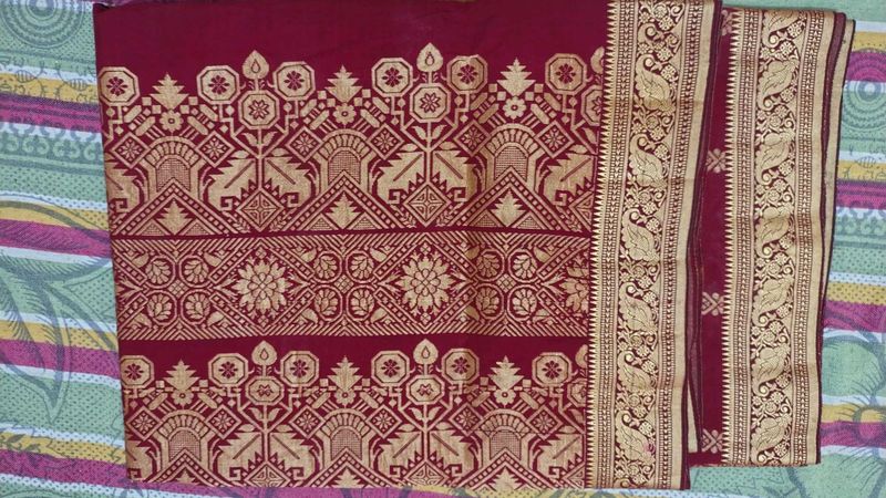 Elegant Maroon &amp; Gold Woven Saree