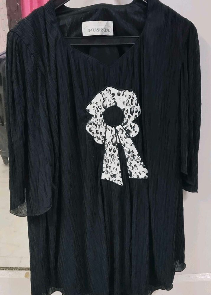 Elegant Black Tunic with Bow Detail