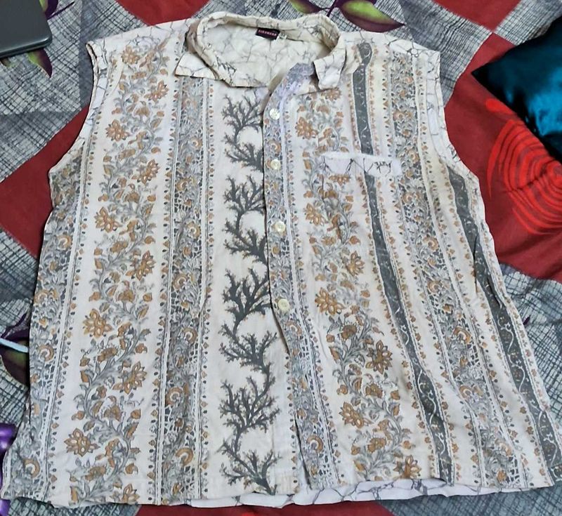 Sleeveless Printed Shirt