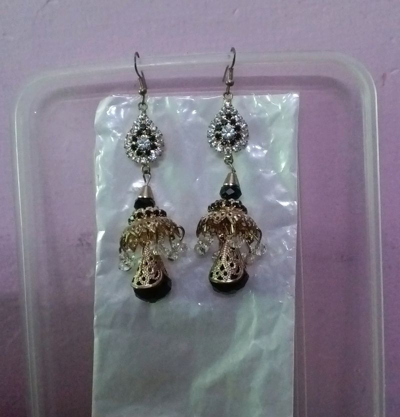 Light Weight Black And Silver Earings