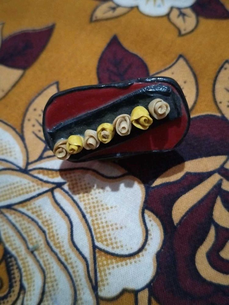 Hand made Unique Floral Saree pin