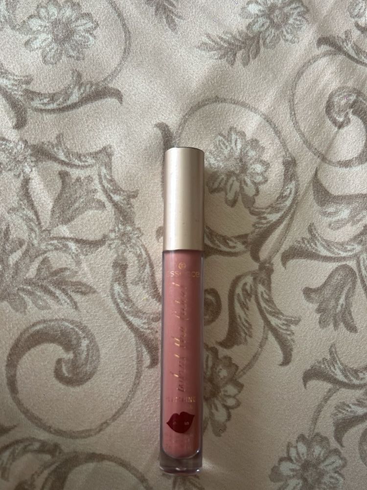 essence What the fake plumping lip filler