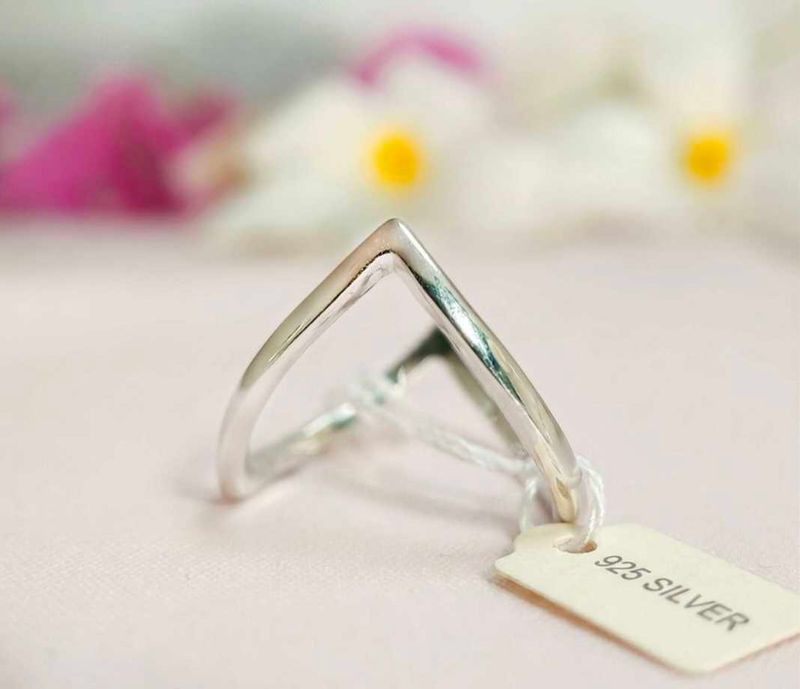 Elegant 925 Sterling Silver V-Shape Ring