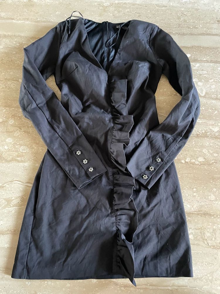 Body fit V neck XS dress