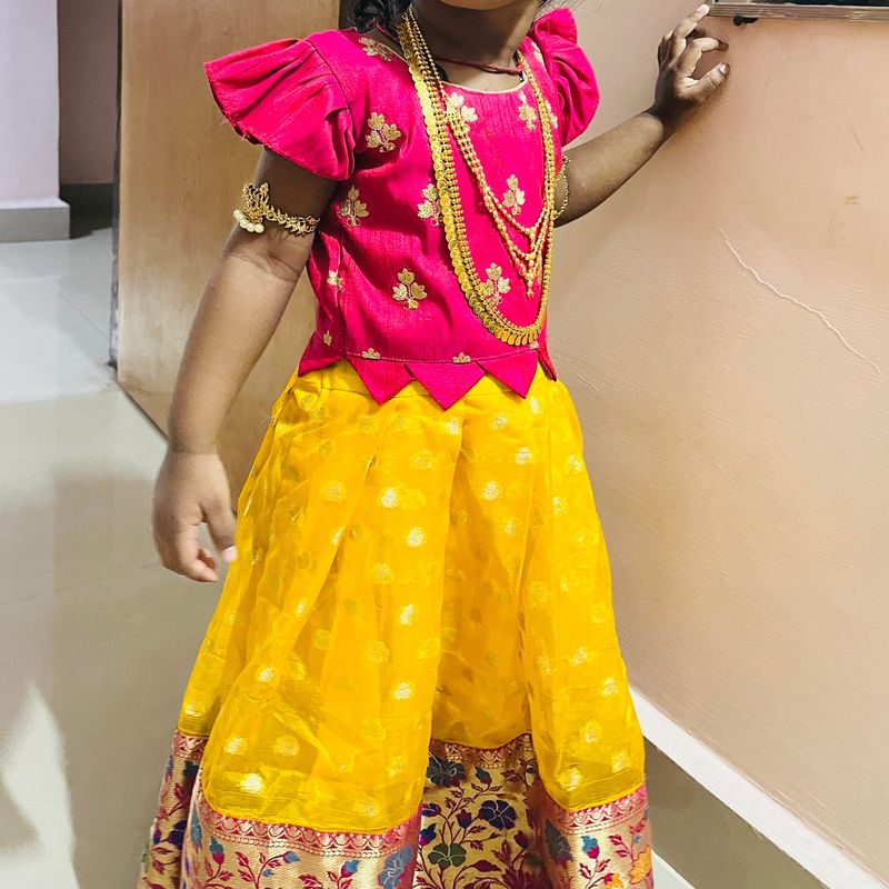 Kids lehenga