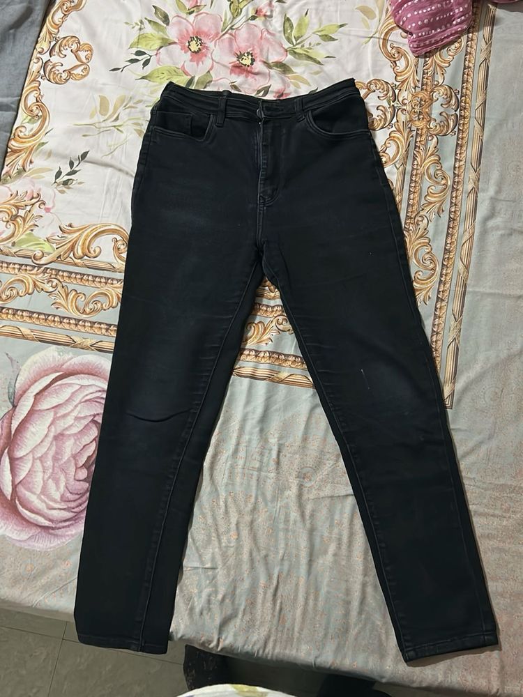 Classic Black High-Waisted Denim Jeans