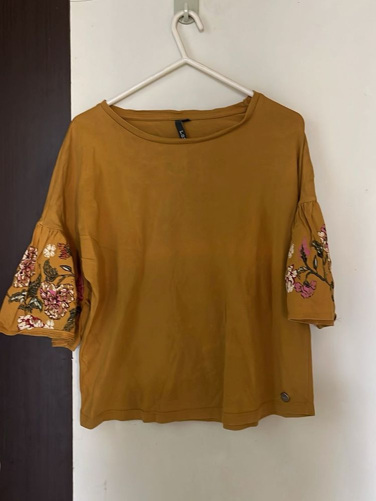 Printed Flare Sleeve Top