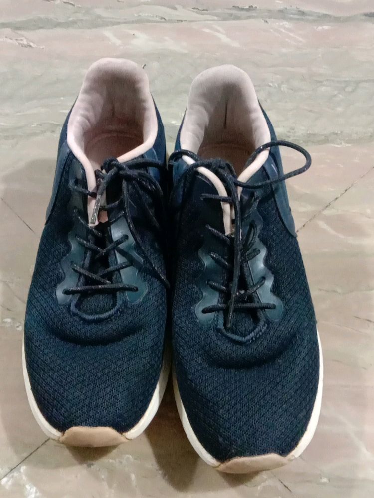 Women Sports Shoes Size 6