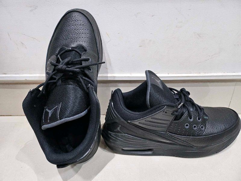 Black Jordan Max Aura 5 Sneakers