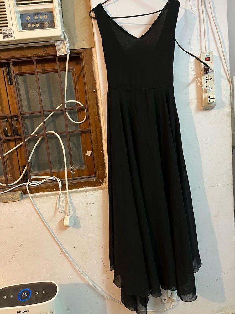 Elegant Black V-back  Midi Dress