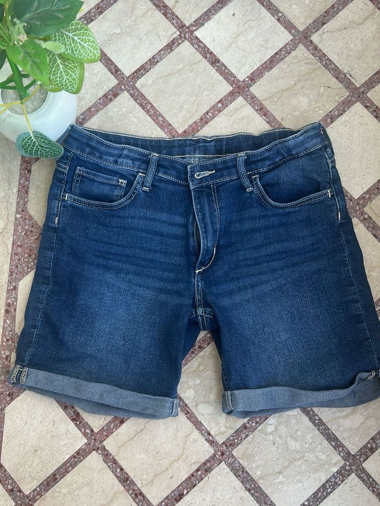 Zara shorts they don’t have brand name