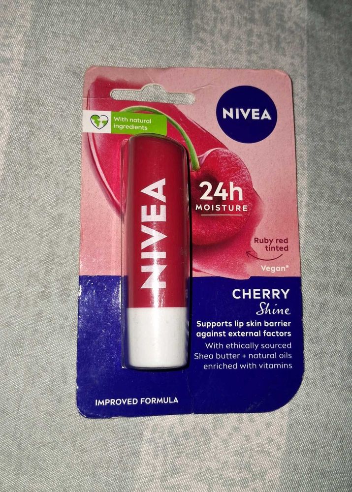 NIVEA Cherry Shine Tinted Lip Balm