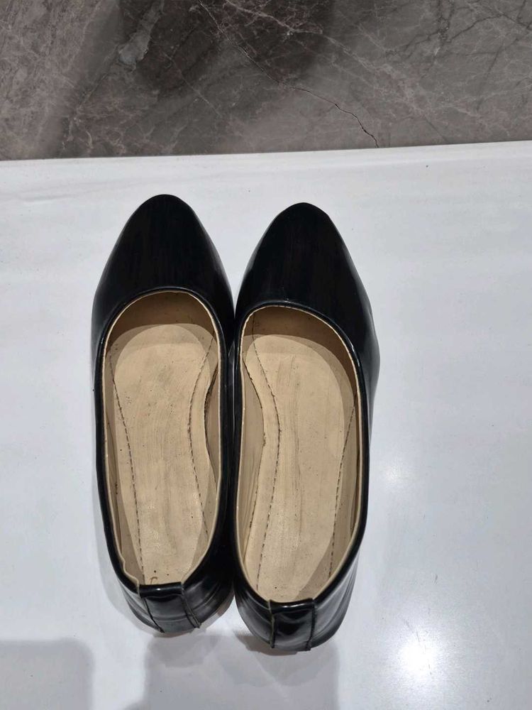 Elegant Black Ballet Flats