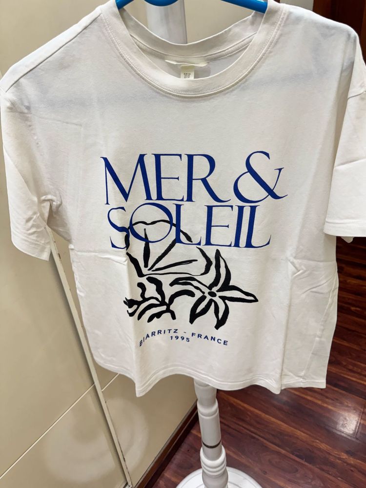 H&amp;M Chic "Mer &amp; Soleil" Graphic Tee