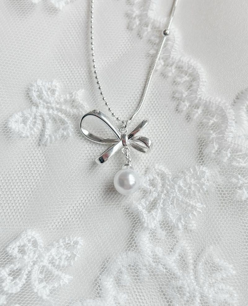 Delicate Bow Pendant Necklace