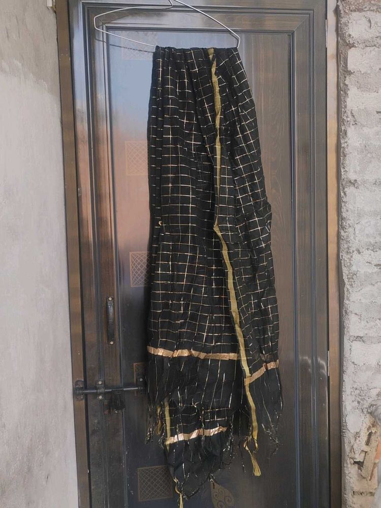 Elegant Black &amp; Gold Checked Dupatta