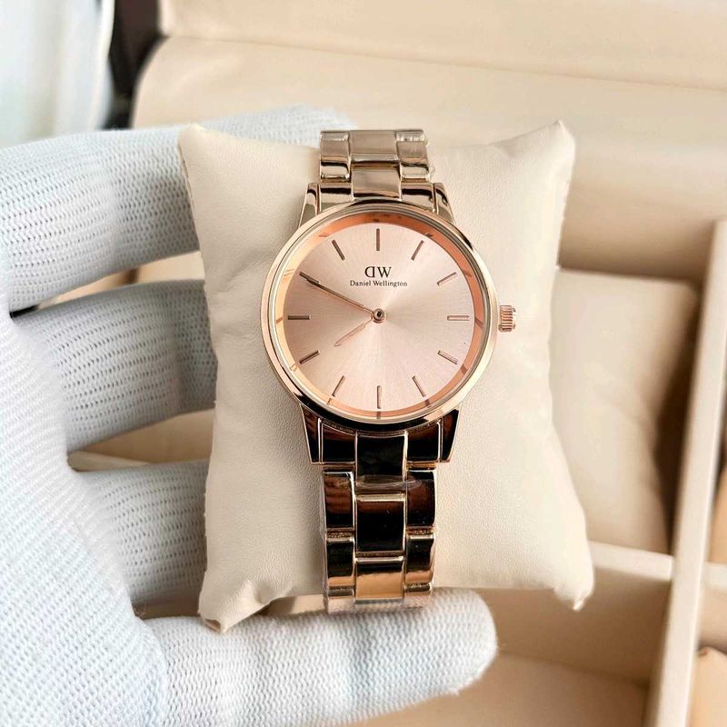 DANIEL WELLINGTON PREMIUM QUALITY LADIES WATCH AT