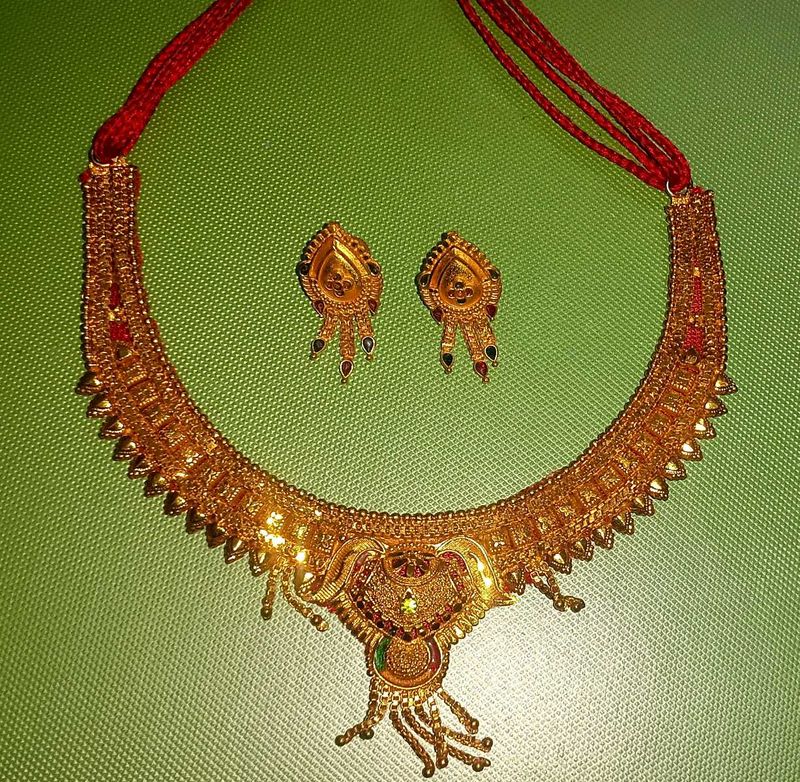 Elegant Gold-toned Necklace Set