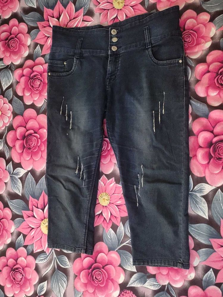 Women's Ripped Capri Jeans