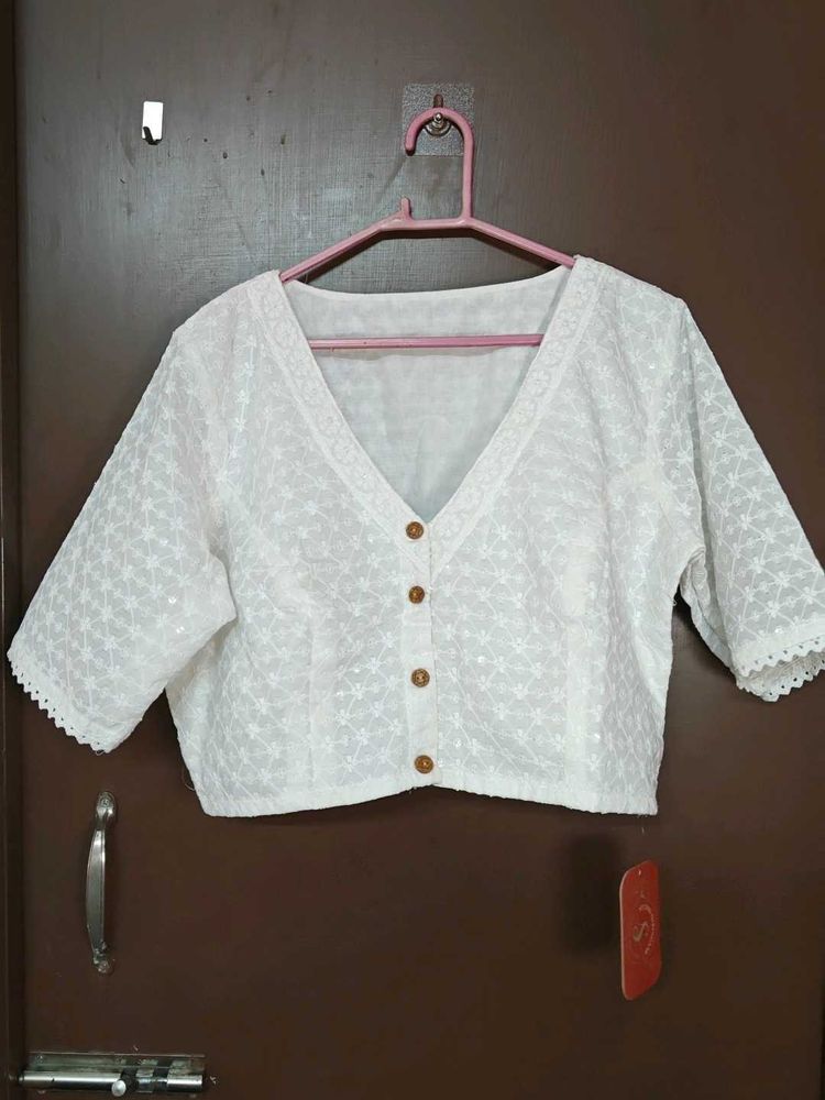 Free delivery - Elegant White Embroidered Blouse