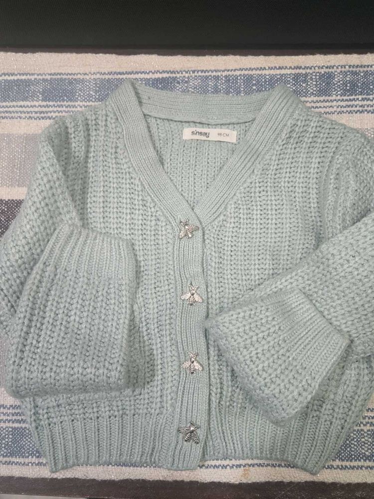 Cute Knit Cardigan with Bee Details