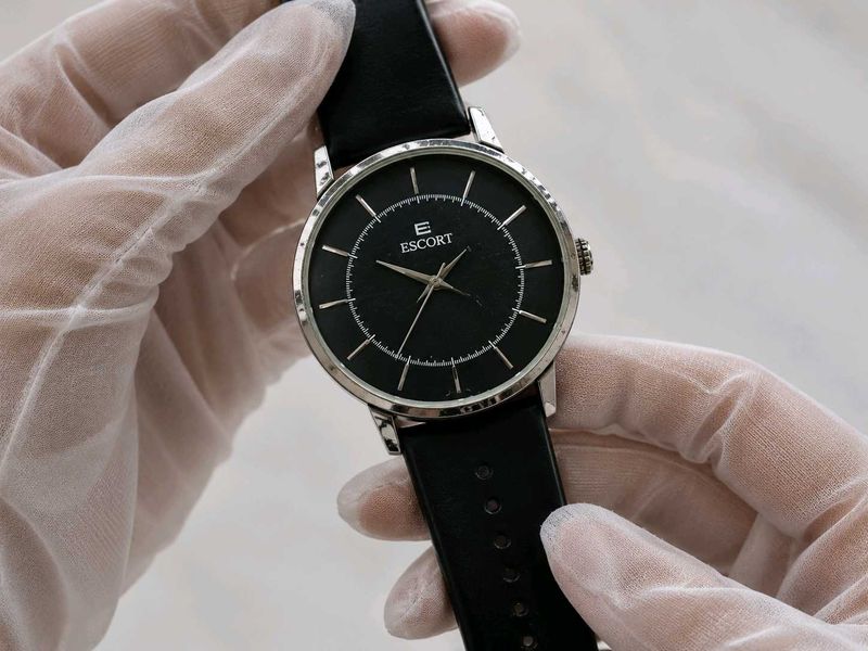 Escort Men's Stylish Black Dial Watch