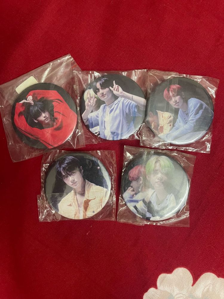 K-Pop TXT Badges Set