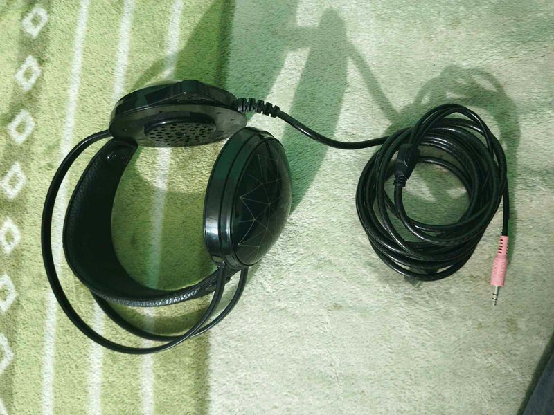redgear Gaming Headphones with Mic and rgb
