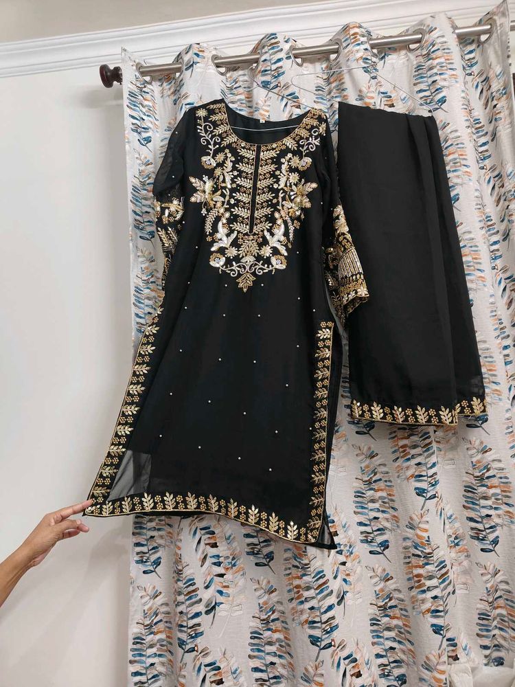Elegant Black &amp; Gold Embroidered Kurta Set