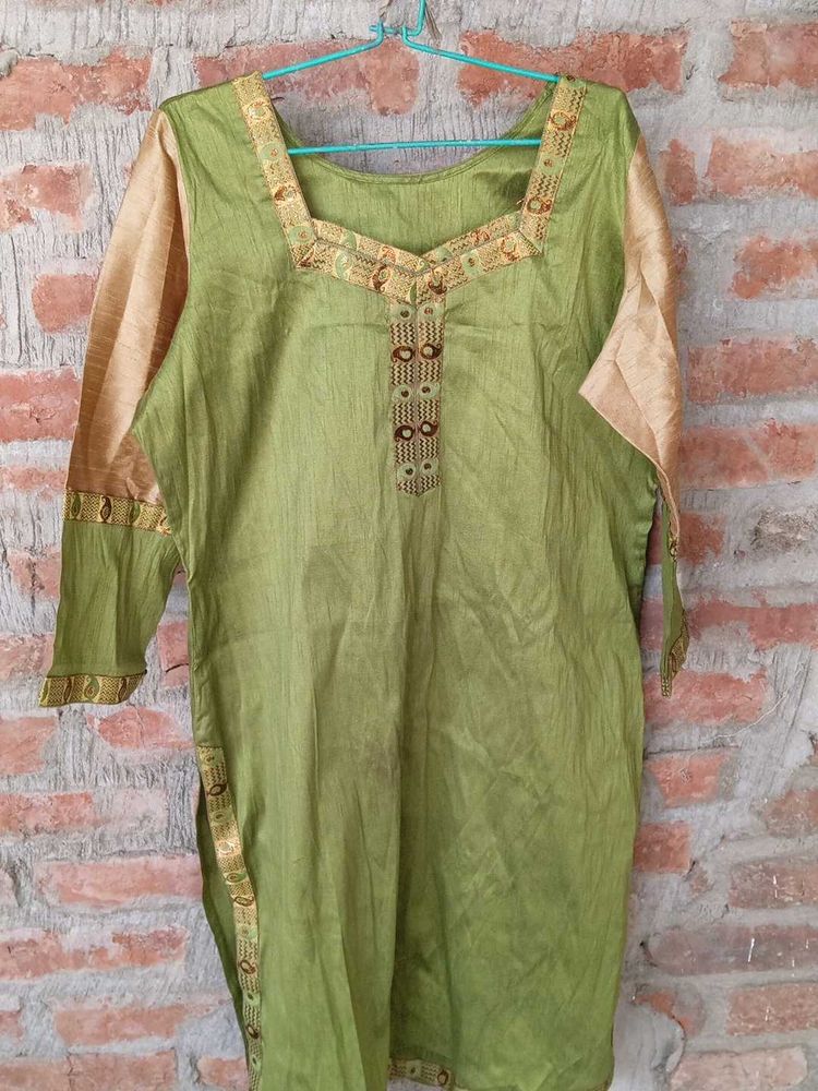 Green Embroidered Kurta