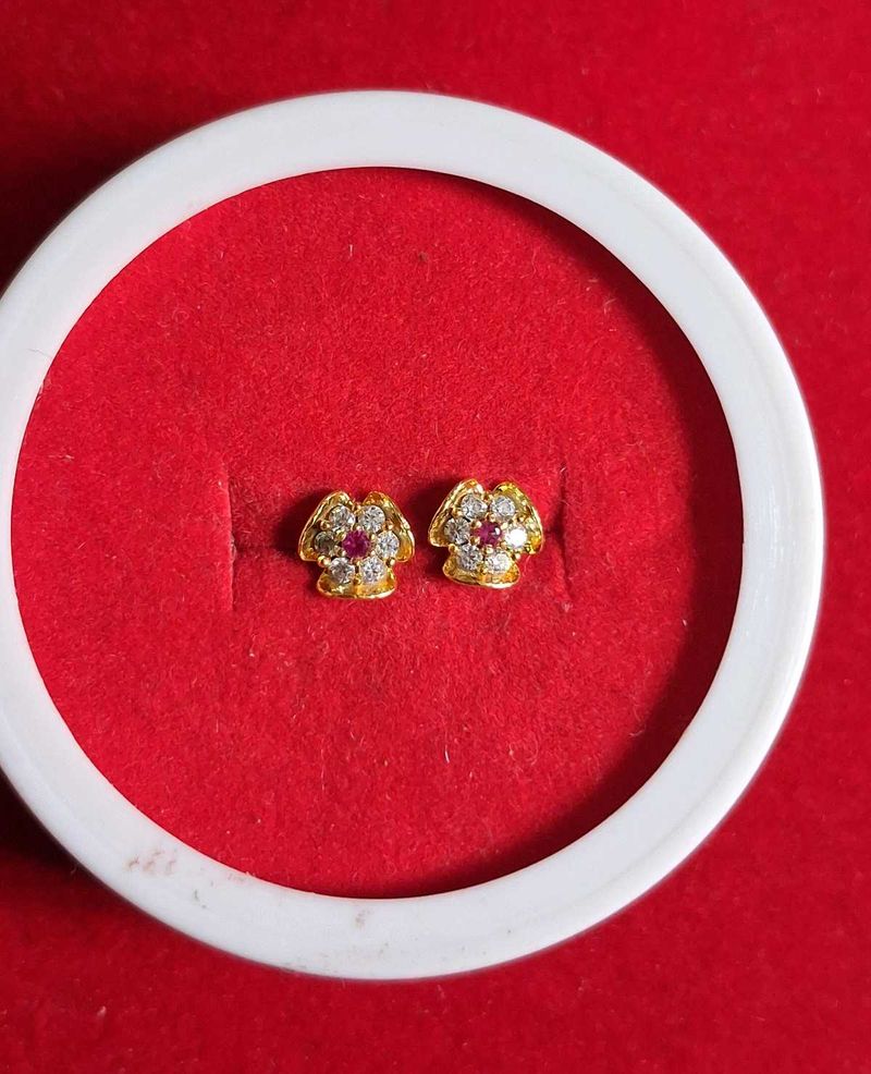 Heart Stud Earrings with Rhinestones gold