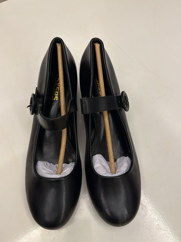 Stylish Black Mary Jane Heels