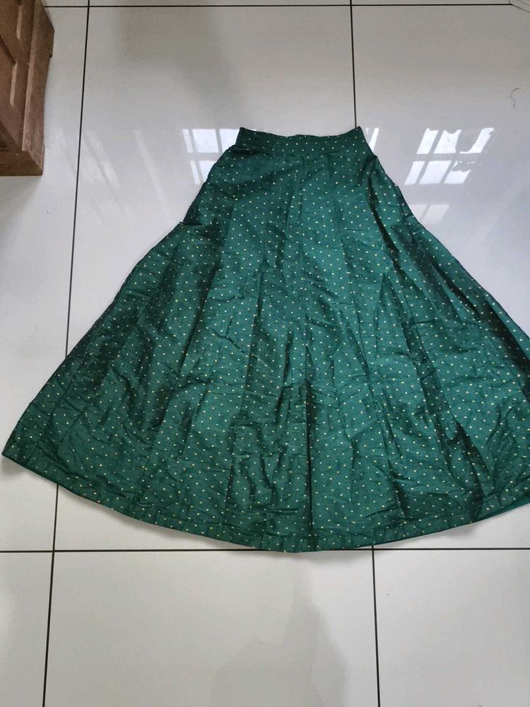 green elegant skirt for festival