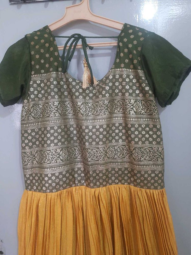 Unique Green &amp; Gold Kurta Dress